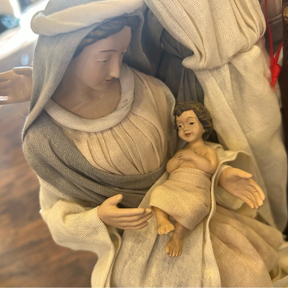 Hallmark Holy Family Nativity Decoration Table Top Mary Joseph Jesus Christmas - Picture 5 of 7